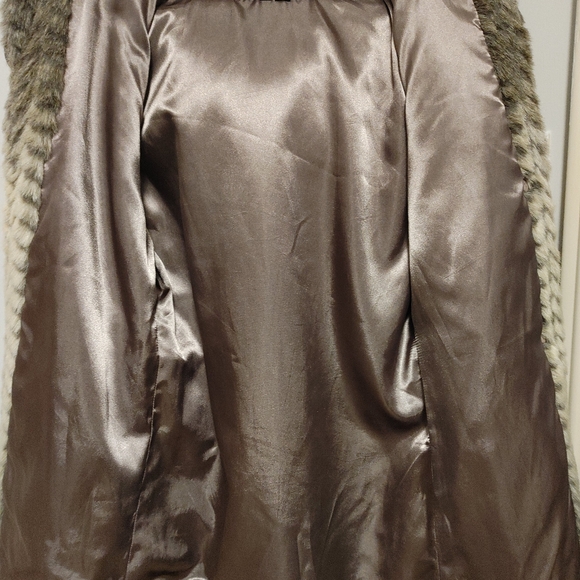 Faux Fur jacket with hood - Picture 11 of 13